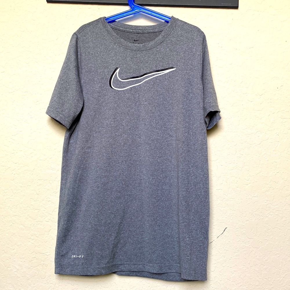 Nike boys tee